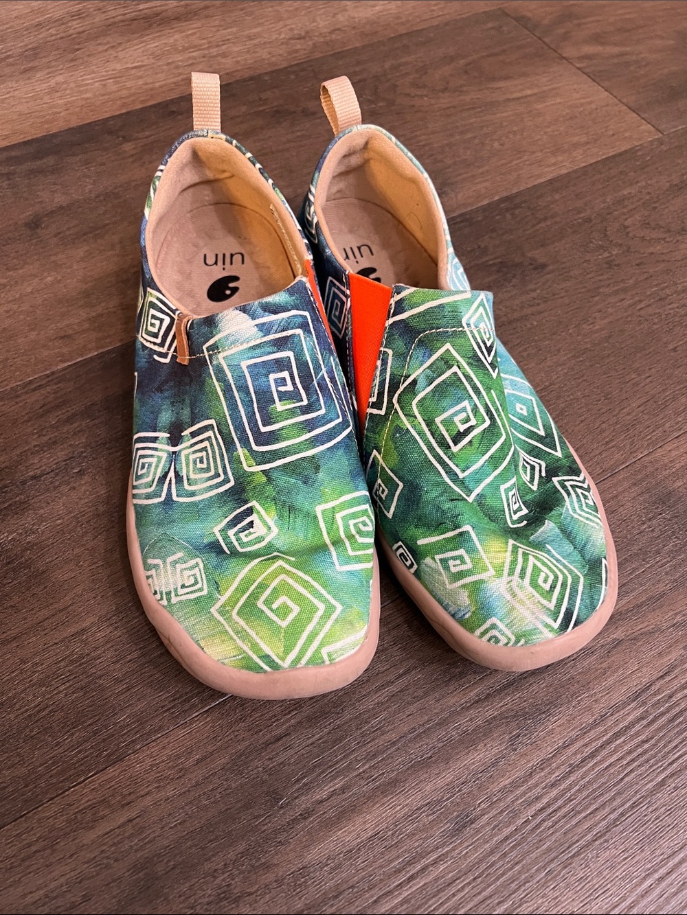 UIN Green Patterned Slip-On Sneakers with Peach Trim